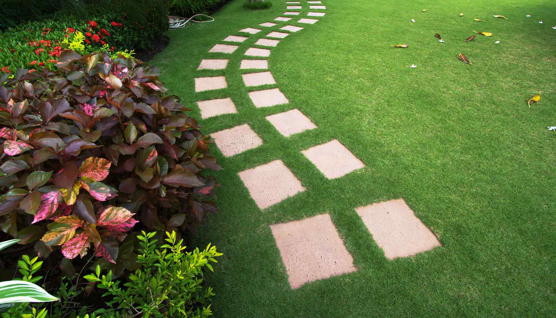 https://sukralandscaping.com/wp-content/uploads/2019/08/home_4_gallery_1-1.jpg